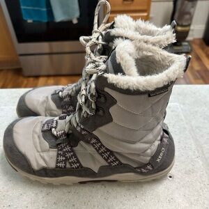 Women 10 XERO snow boots